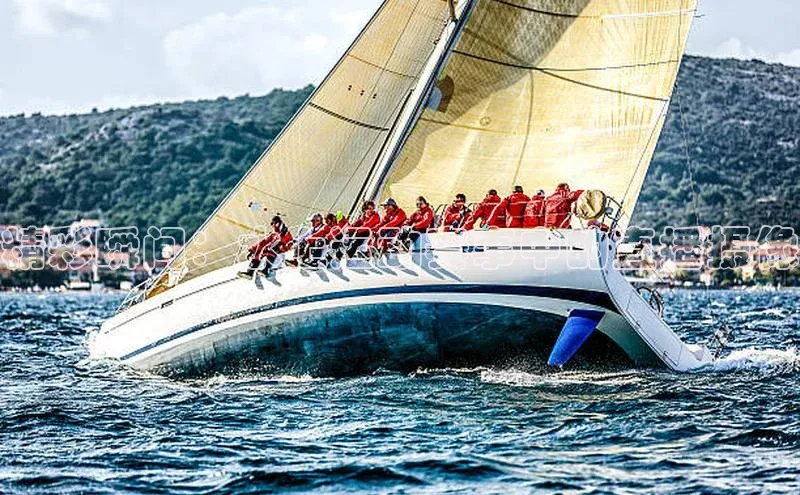 精彩瞬间：水上运动赛事中的直播摄像